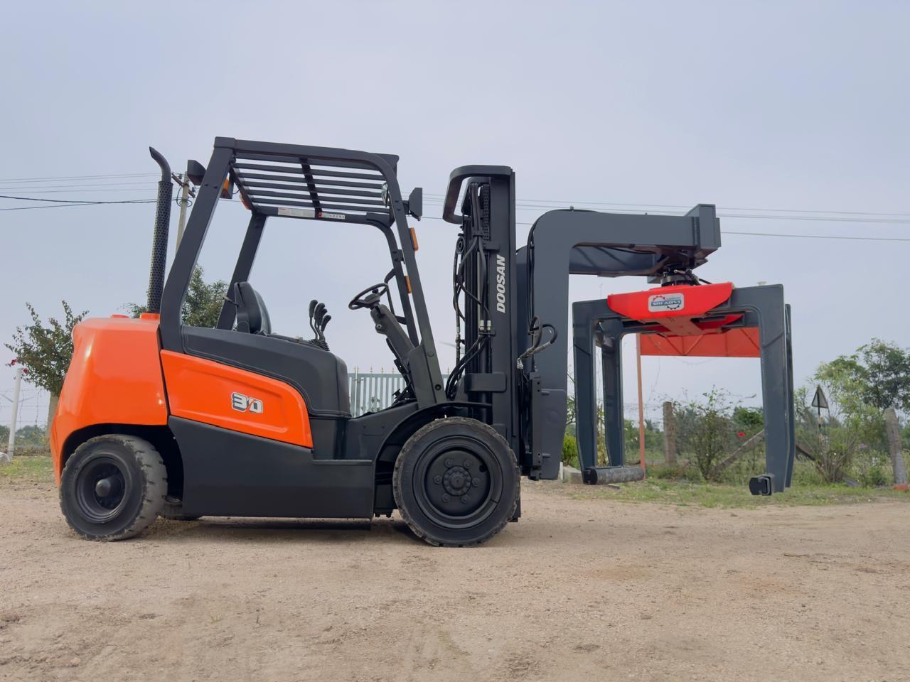 Orange forklift with the SAE 03 frame grabber at a site