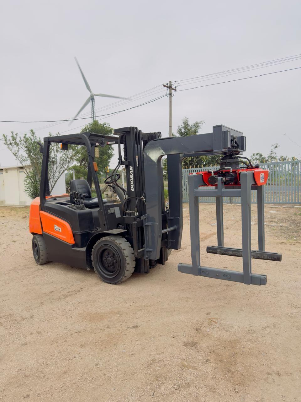 SAE 03 brick grabber on a forklift with the mast raised