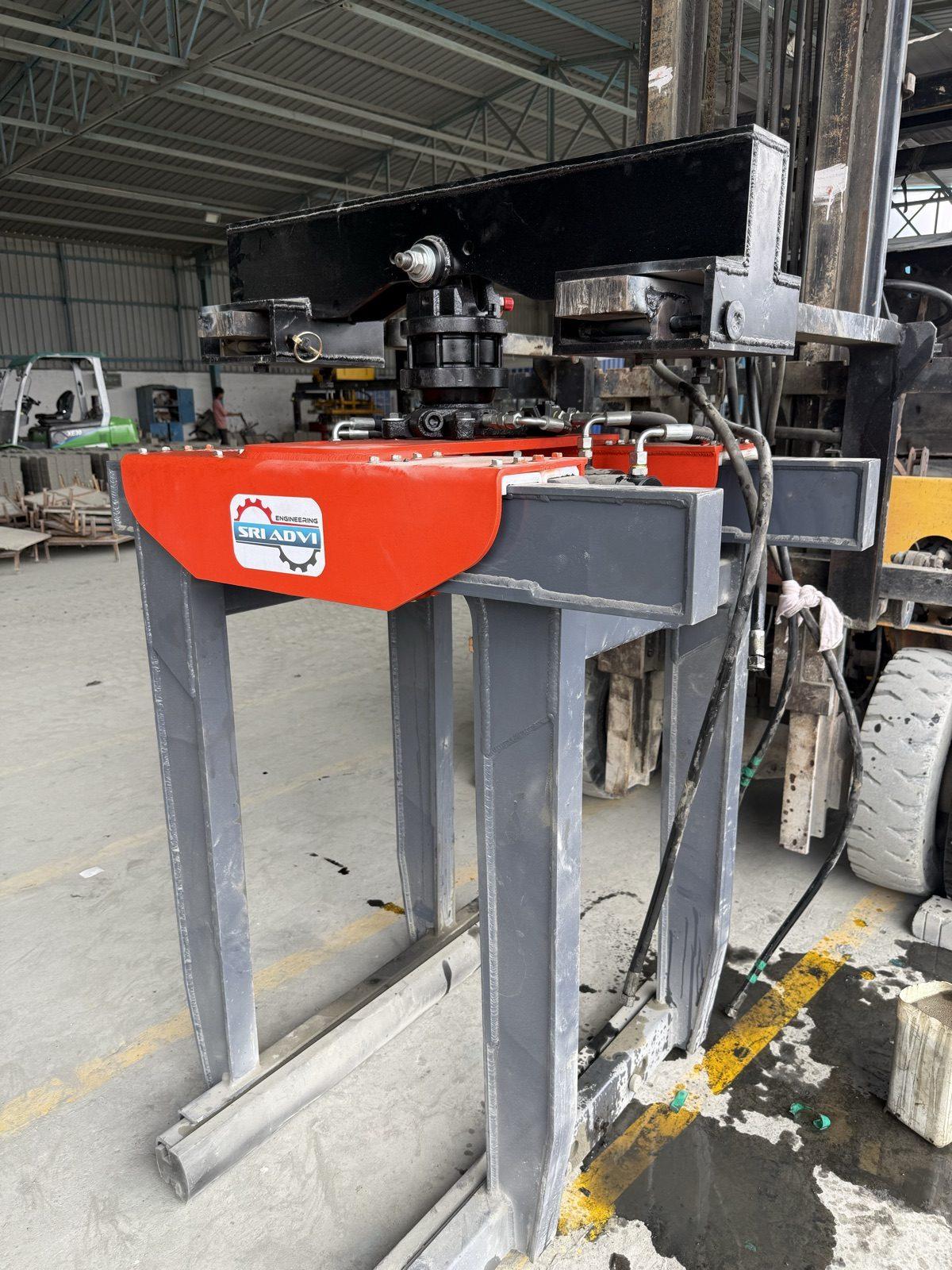 SAE 03 brick grabber frame and arms, close three-quarter view